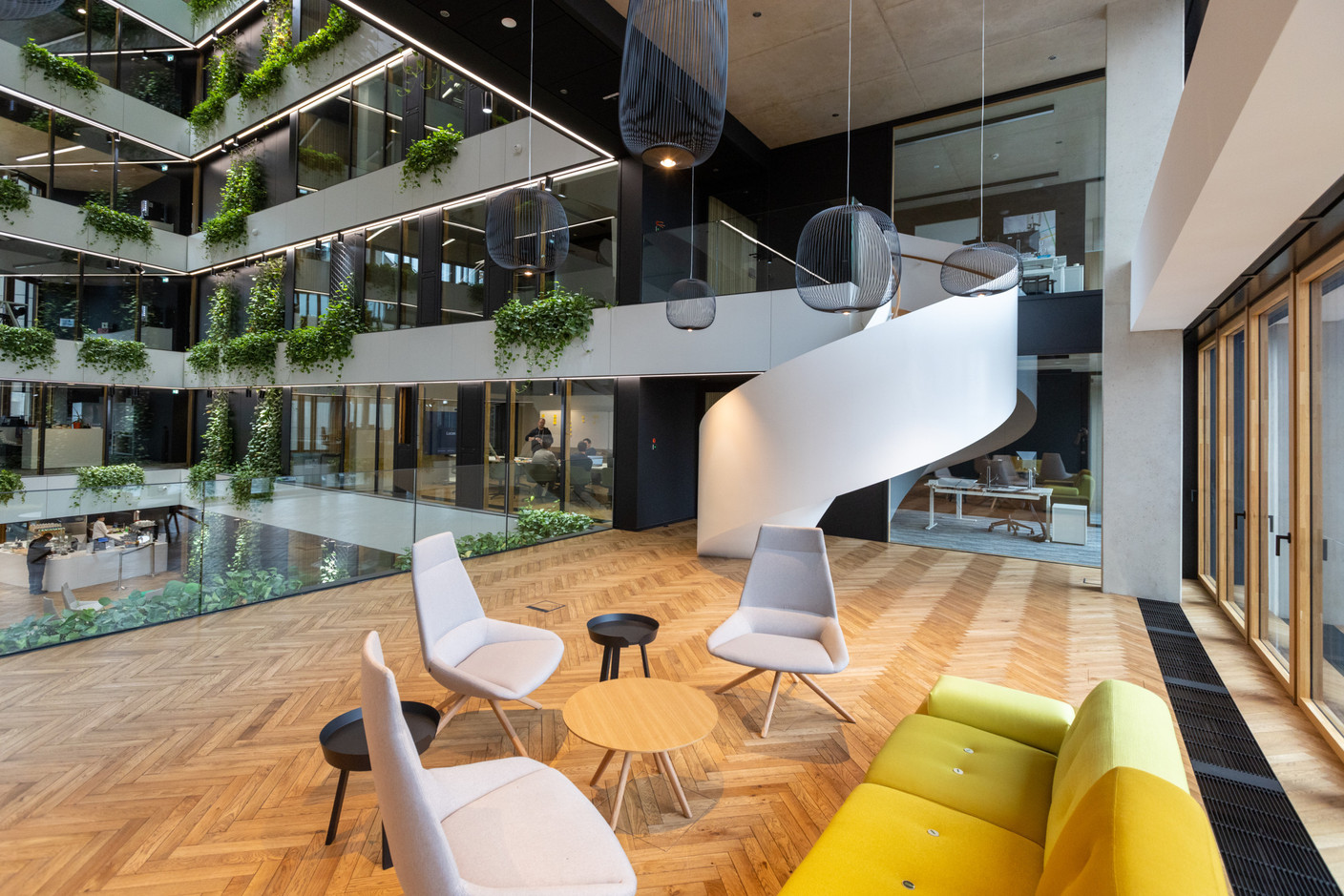 This was the location for the offices. Today, for the comfort and well-being of the teams, these surfaces have been transformed into interior terraces. Photo: Romain Gamba/Maison Moderne