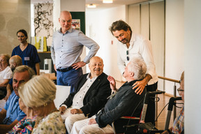 Henri Leconte met with the residents of the Elysis care home in Luxembourg-Kirchberg, their relatives and families, the Elysis staff, and around twenty children from Strassen Primary School. (Photo: Boris Patzek)