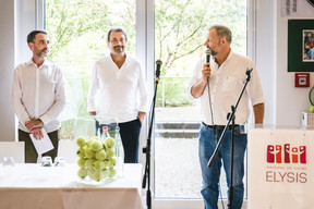 Henri Leconte met with the residents of the Elysis care home in Luxembourg-Kirchberg, their relatives and families, the Elysis staff, and around twenty children from Strassen Primary School. (Photo: Boris Patzek)