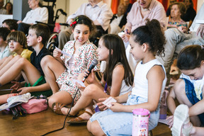 Henri Leconte met with the residents of the Elysis care home in Luxembourg-Kirchberg, their relatives and families, the Elysis staff, and around twenty children from Strassen Primary School. (Photo: Boris Patzek)