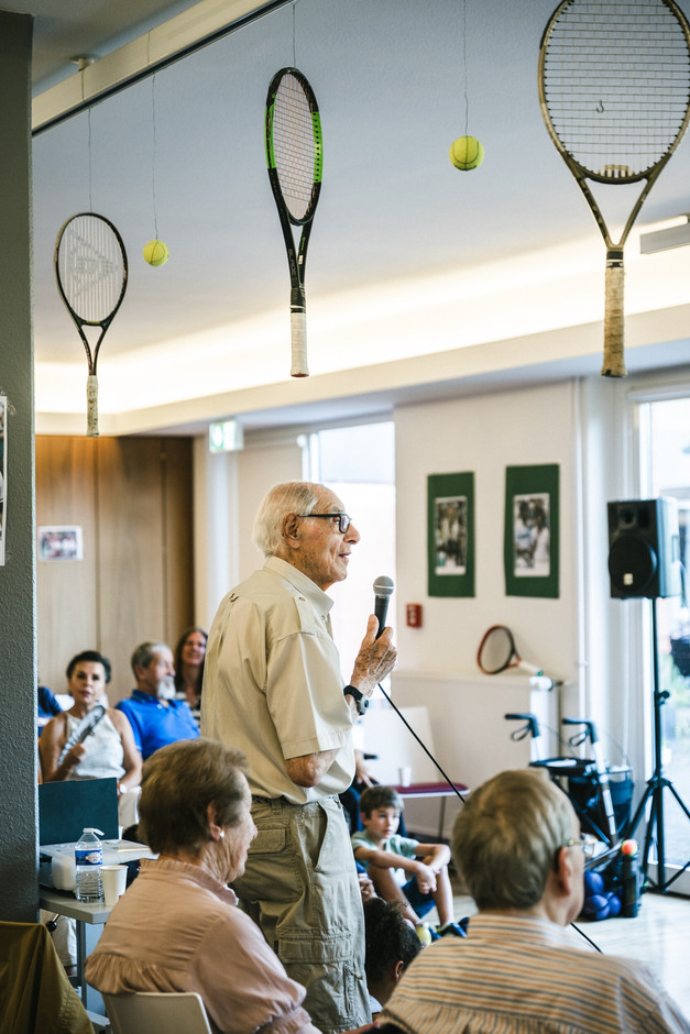Henri Leconte met with the residents of the Elysis care home in Luxembourg-Kirchberg, their relatives and families, the Elysis staff, and around twenty children from Strassen Primary School. (Photo: Boris Patzek)