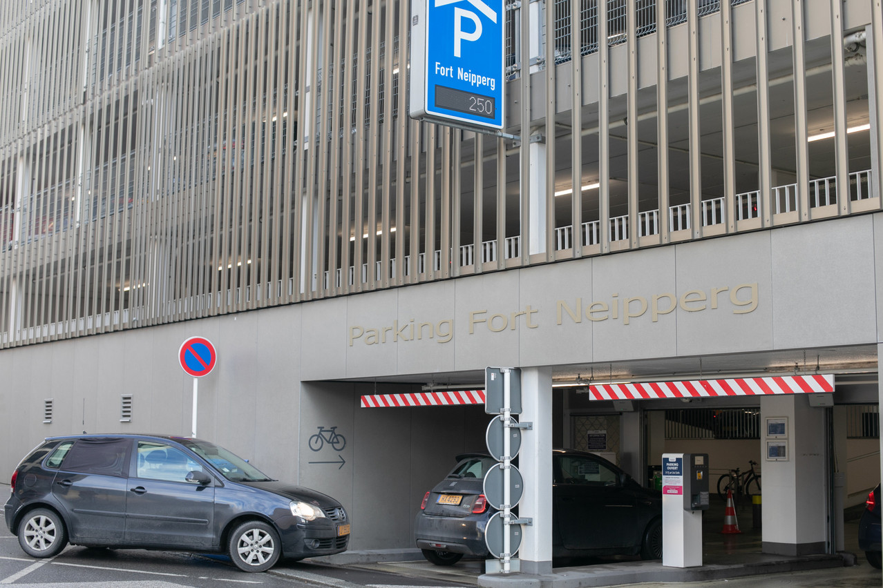 Les automobilistes bénéficieront d’une heure de stationnement gratuit en plus en semaine et le dimanche dans le quartier Gare. (Photo: Matic Zorman/Maison Moderne)
