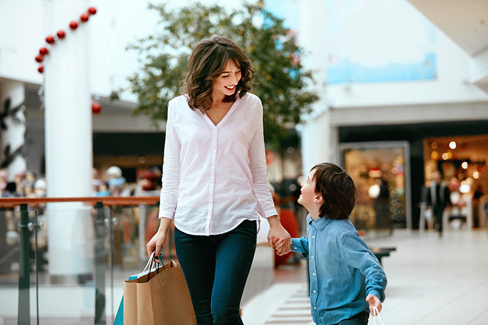 Le Shopping Center Cloche d'Or a décidé de mettre en place des heures silencieuses  pour favoriser le bien-être et le confort de visite des personnes le nécessitant. Shutterstock