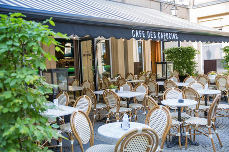 Avec son ambiance intemporelle et son calme à quelques pas de la Grand-Rue, la terrasse du Café des Capucins est un endroit tout trouvé pour une pause gourmande lors d’une virée shopping ou pour l’apéritif… (Photo: Weidert Alexandre / Café des Capucins)