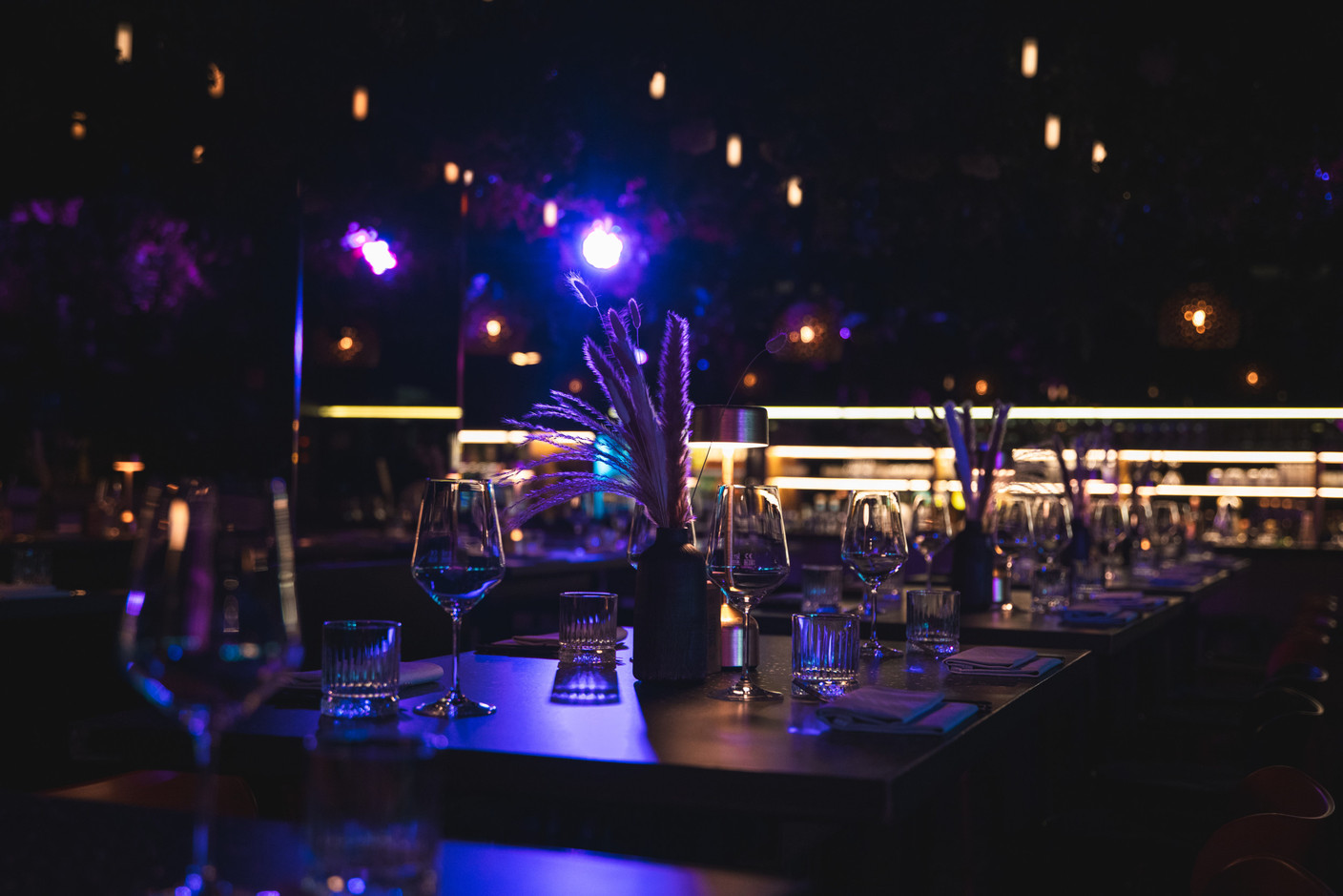 A cozy atmosphere that reinvents itself as a party place after dark.  Eva Krins (Maison Moderne)