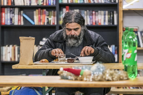 Bénéficiaires – 27% des bénéficiaires avaient plus de 45 ans en 2018, très largement des hommes (93%). ((Photo: Jan Hanrion/Maison Moderne))