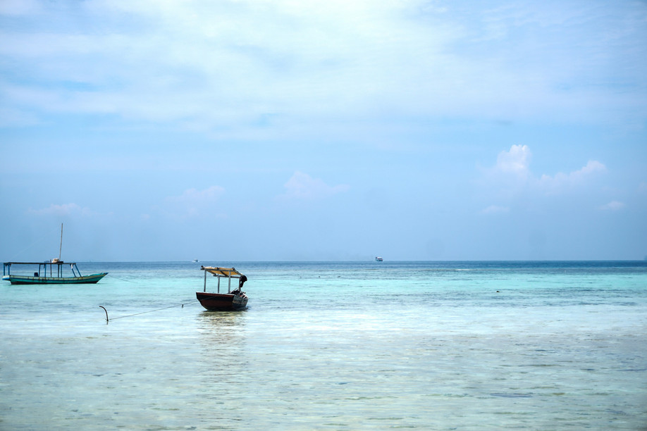 Behind the postcard image: Pari has already lost more than 10% of its surface area due to rising sea levels, linked to global warming. Four of its residents are suing Holcim. (Photo: Shutterstock)