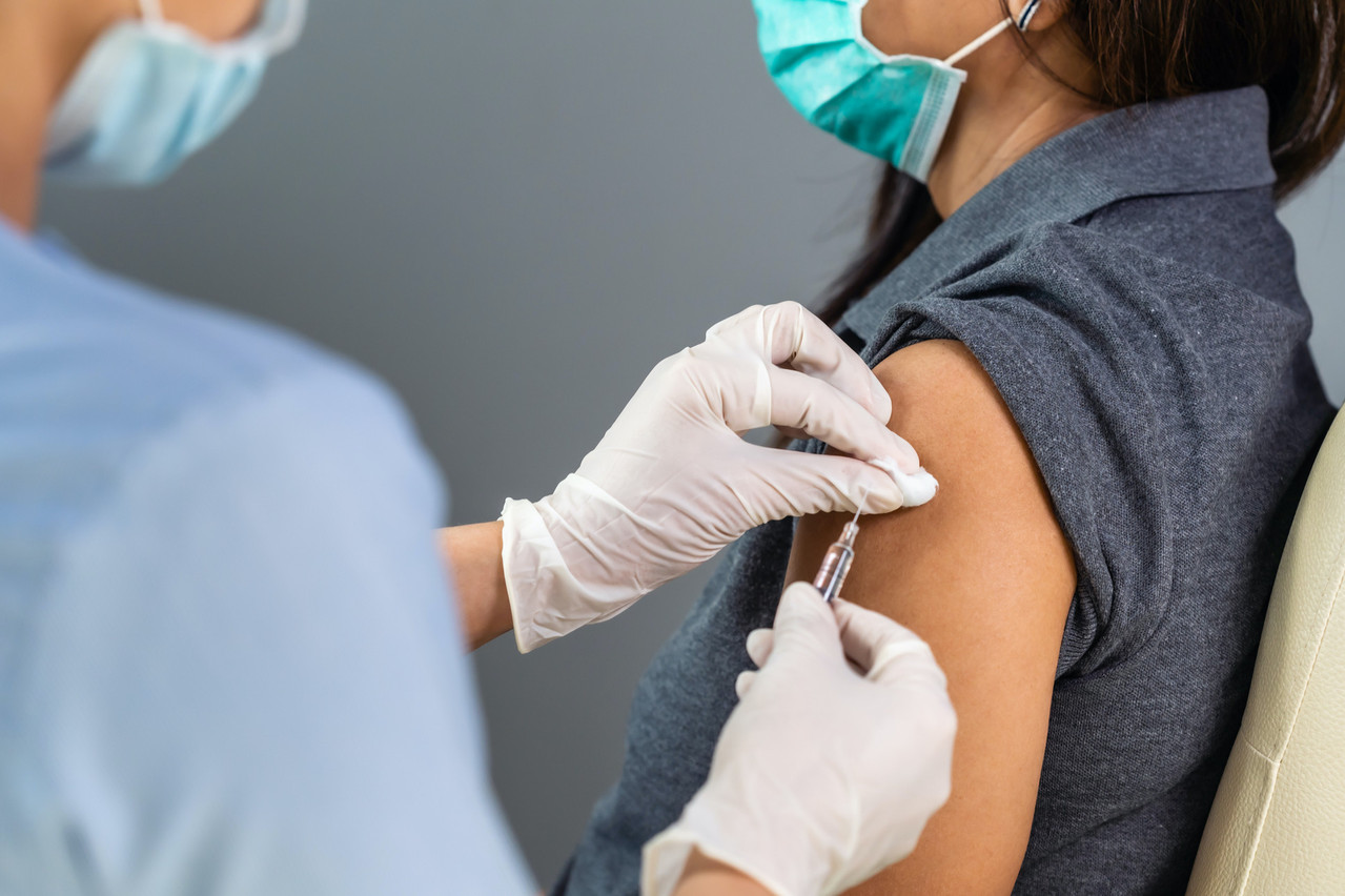 À partir d’aujourd’hui et jusqu’au 10 août aura lieu une campagne de vaccination mobile pour tous les professionnels de santé, y compris les personnels des hôpitaux. (Photo: Shutterstock)