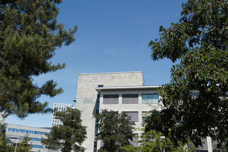 Les Hôpitaux Robert Schuman se confinent pour éviter de contaminer les patients et les professionnels de santé. (Photo: Romain Gamba / Maison Moderne)