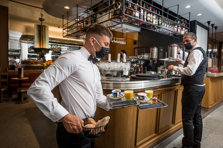 Le port du masque et le respect des heures de fermeture sont autant de points rappelés vendredi par la fédération Horesca. (Photo: Nader Ghavami / Maison Moderne)