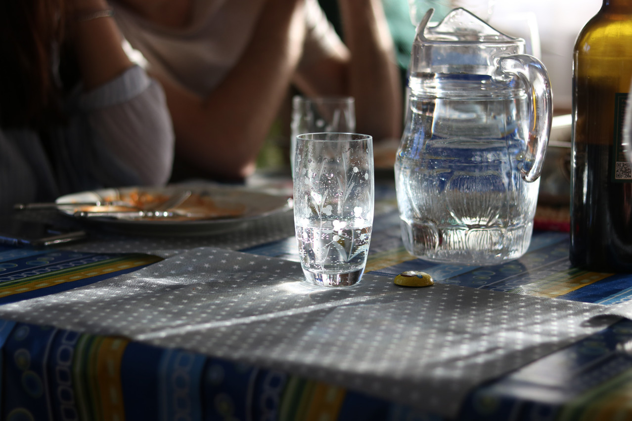The Horesca federation calls for support of businesses who want to try offering tap water on the menu.  Photo: Shutterstock