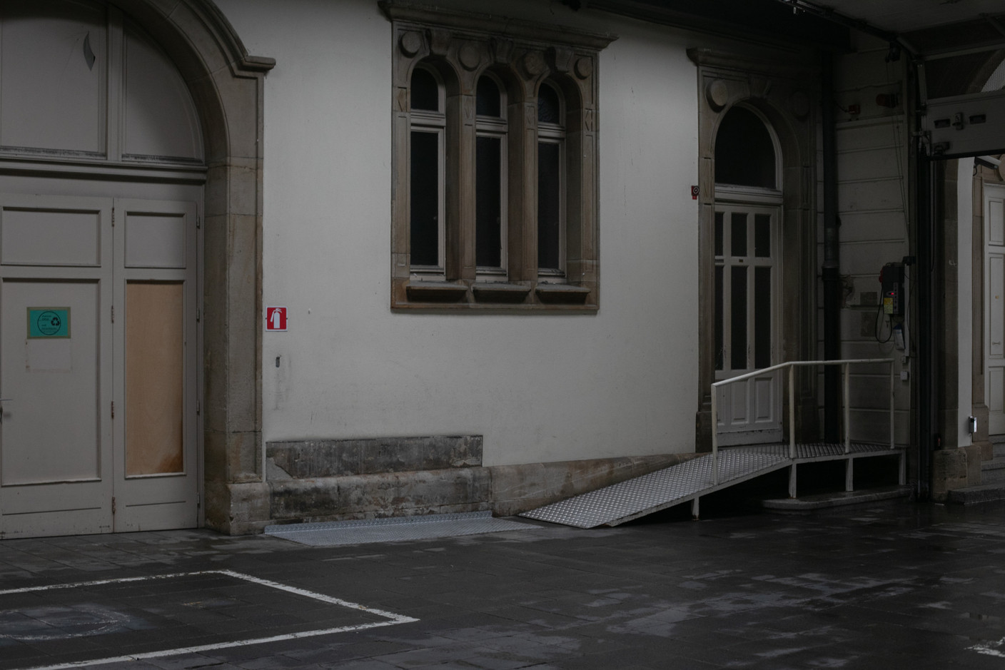 Vue de l’intérieur de l’Hôtel des Postes à Aldringen en juillet 2020. (Photo: Matic Zorman)