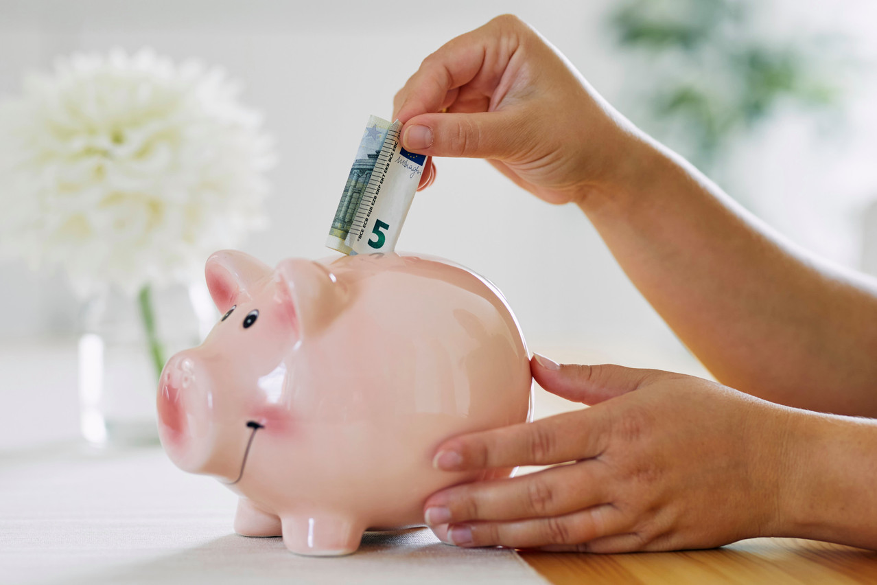 Luxembourg households’ deposits reached a record €4bn in June 2023, driven by rising interest rates and a preference for savings over major expenses. Photo: Shutterstock