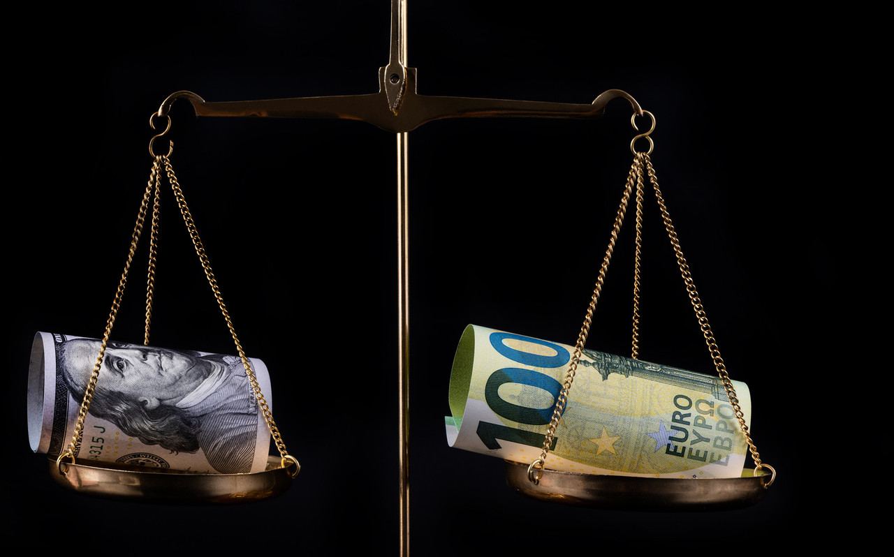 The parity between the euro and the dollar is worrying in the current context of rising inflation. Photo: Shutterstock