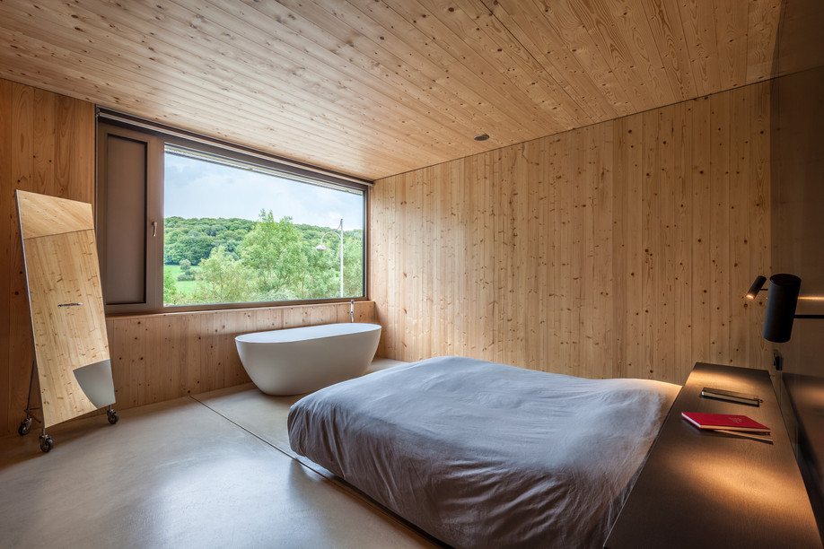 A house in Dondelange, designed by the architecture firm Saharchitects. Studies have shown that looking at patterns of wood can lower your blood pressure. Photo: Steve Troes