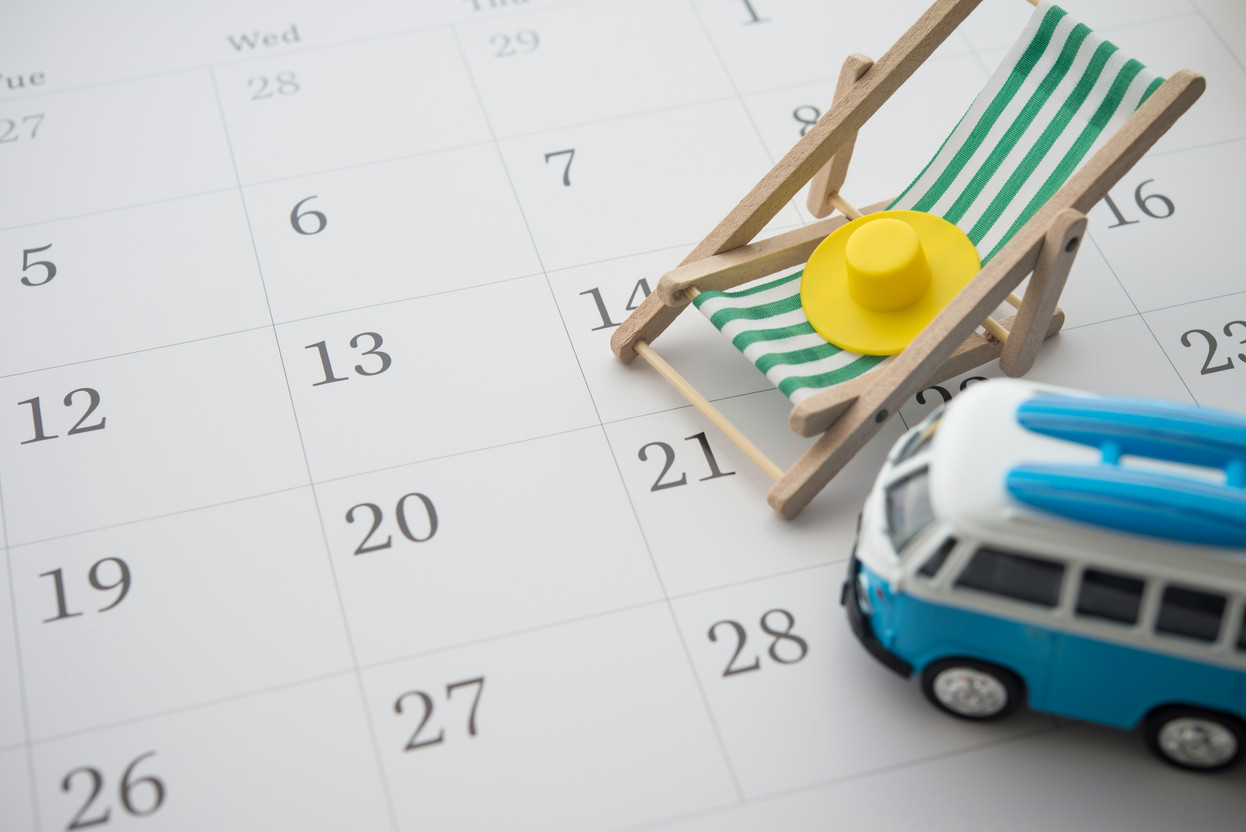 Accumulating the 26 working days of minimum annual paid leave (and more depending on the collective agreements), the 11 public holidays and the four days of compensatory rest, that’s 41 days of “leave”. (Photo: Shutterstock)