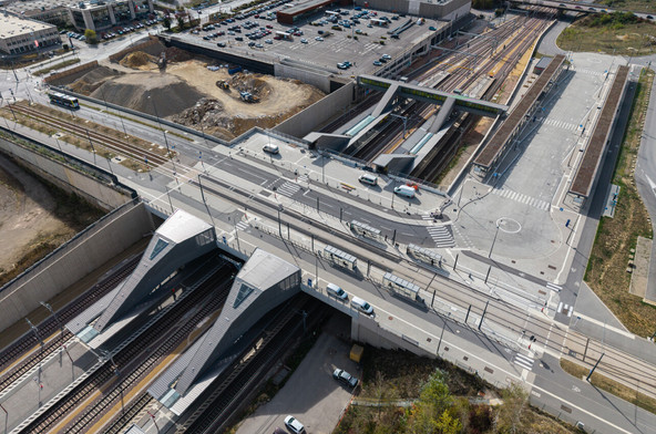 The modernisation of the station, which began with the opening of the first platform in 2017, was completed in late summer 2026. The final phase of the works included the installation of eight escalator units, each weighing seven tonnes, and the completion of the canopies covering the platforms and the technical installations. (Photo: CFL)