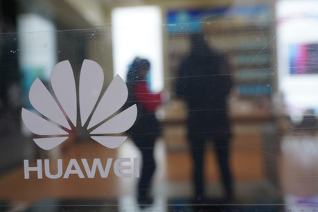 Les opérateurs américains seront privés de subventions de l’État s’ils achètent du matériel chez Huawei ou ZTE. Une campagne qui pourrait faire perdre son rang de numéro 1 mondial des smartphones à Huawei. (Photo: Shutterstock)