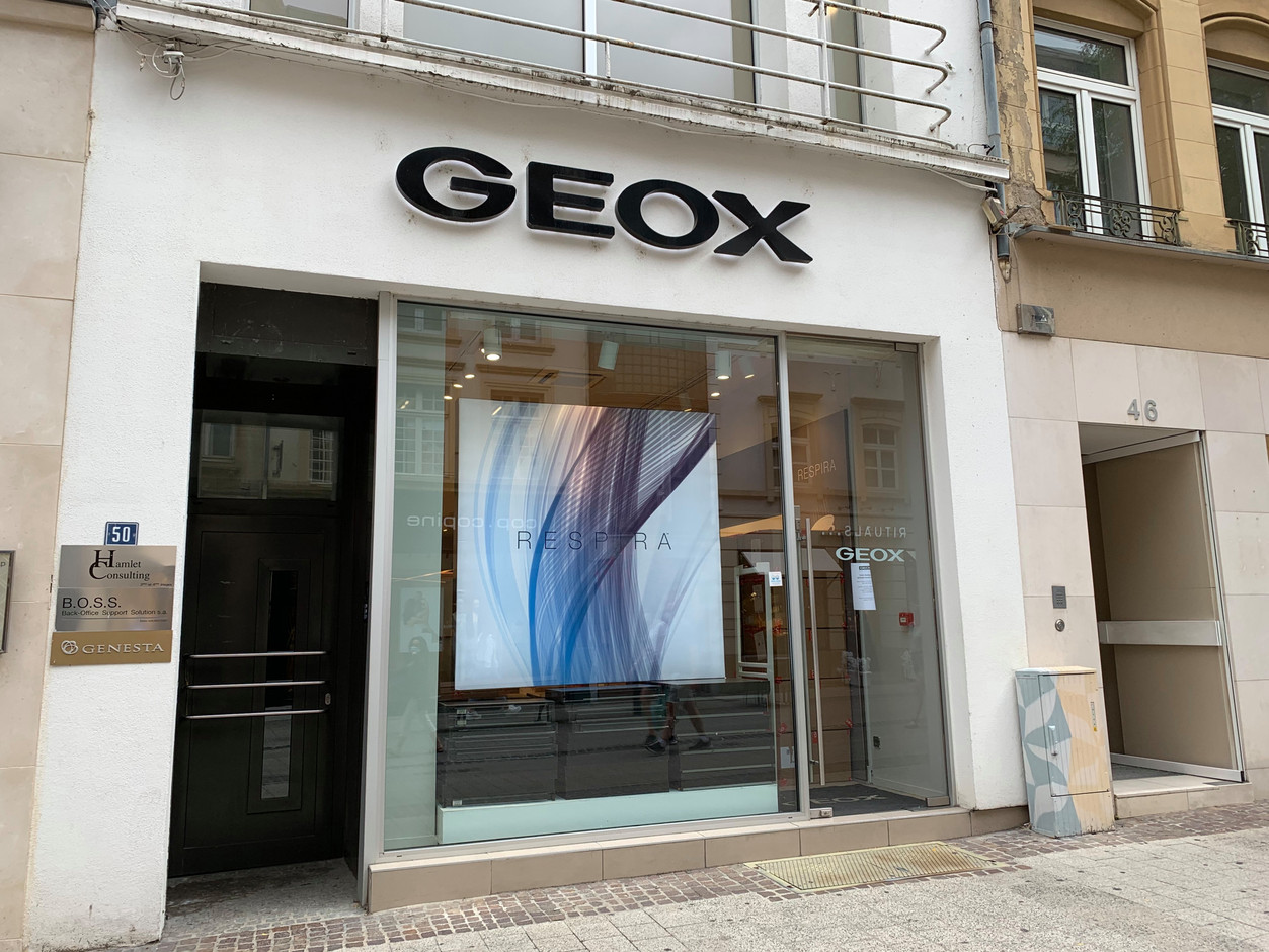 La boutique Geox du centre-ville a fermé. Il ne reste que le point de vente du centre commercial de la Cloche d’Or pour la marque d’origine italienne. (Photo: Maison Moderne)