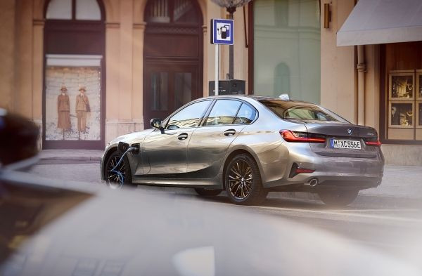 Les hybrides sont là pour durer ( Crédit : BMW ) 