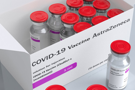 Des États recommandent déjà aux personnes ayant reçu le vaccin d’AstraZeneca en première dose de recevoir un vaccin Pfizer ou Moderna pour leur deuxième dose, ce que l’on appelle la vaccination croisée. (Photo: Shutterstock)