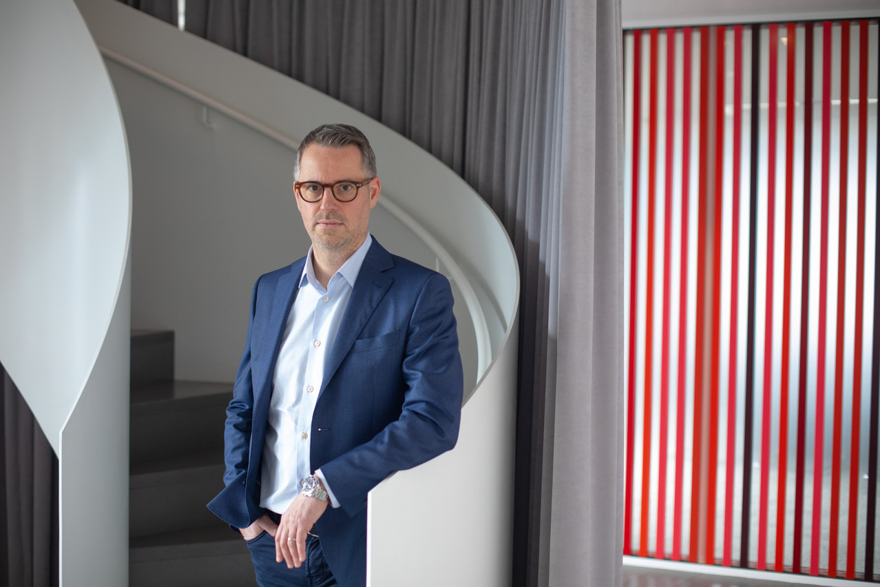 Si l’IA et la legaltech dans son ensemble n’en sont encore qu’à leurs débuts, Patrick Mischo s’attend à ce qu’elles renforcent, à terme, le rôle des avocats dans leurs tâches de négociation et de conduite de transactions internationales. (Photo: Matic Zorman/Maison Moderne)