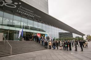 Cette année, on ne devrait pas voir de telles files d’attente à l’entrée de l’ICT Spring, qui pourra être suivi virtuellement. (Photo: Edouard Olszewski)