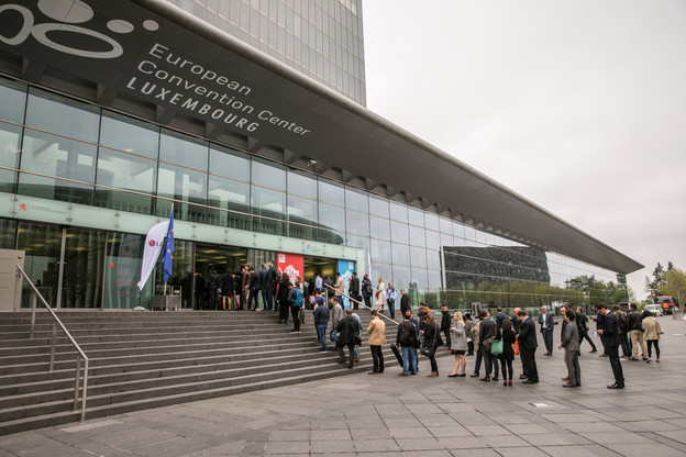 Cette année, on ne devrait pas voir de telles files d’attente à l’entrée de l’ICT Spring, qui pourra être suivi virtuellement. (Photo: Edouard Olszewski)