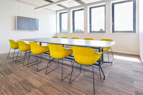 Les salles de réunion sont équipées d’outils de communication de dernière génération. (Photo: Belvedere Architecture)