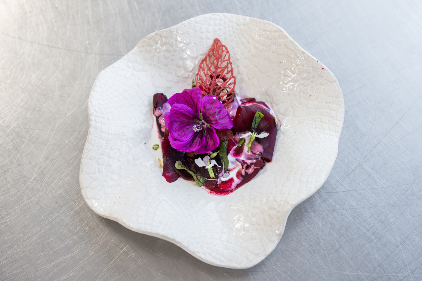 They cooked with mallow and amaranth flowers. Photo: Romain Gamba/Maison Moderne