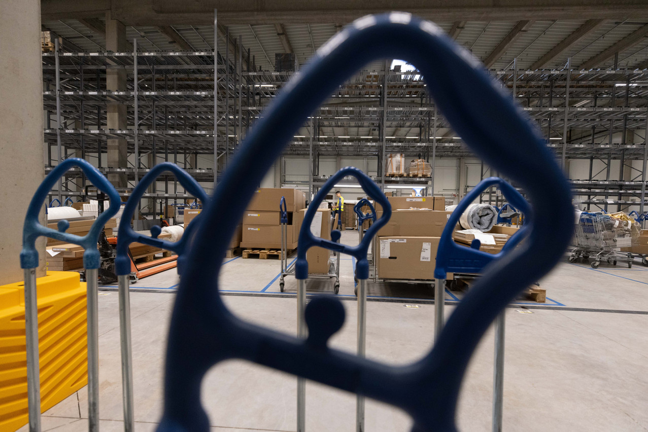 Les commandes sont préparées dans un nouveau hall de 1.700m2  attenant au magasin Ikea d’Arlon. (Photo: Guy Wolff/Maison Moderne)