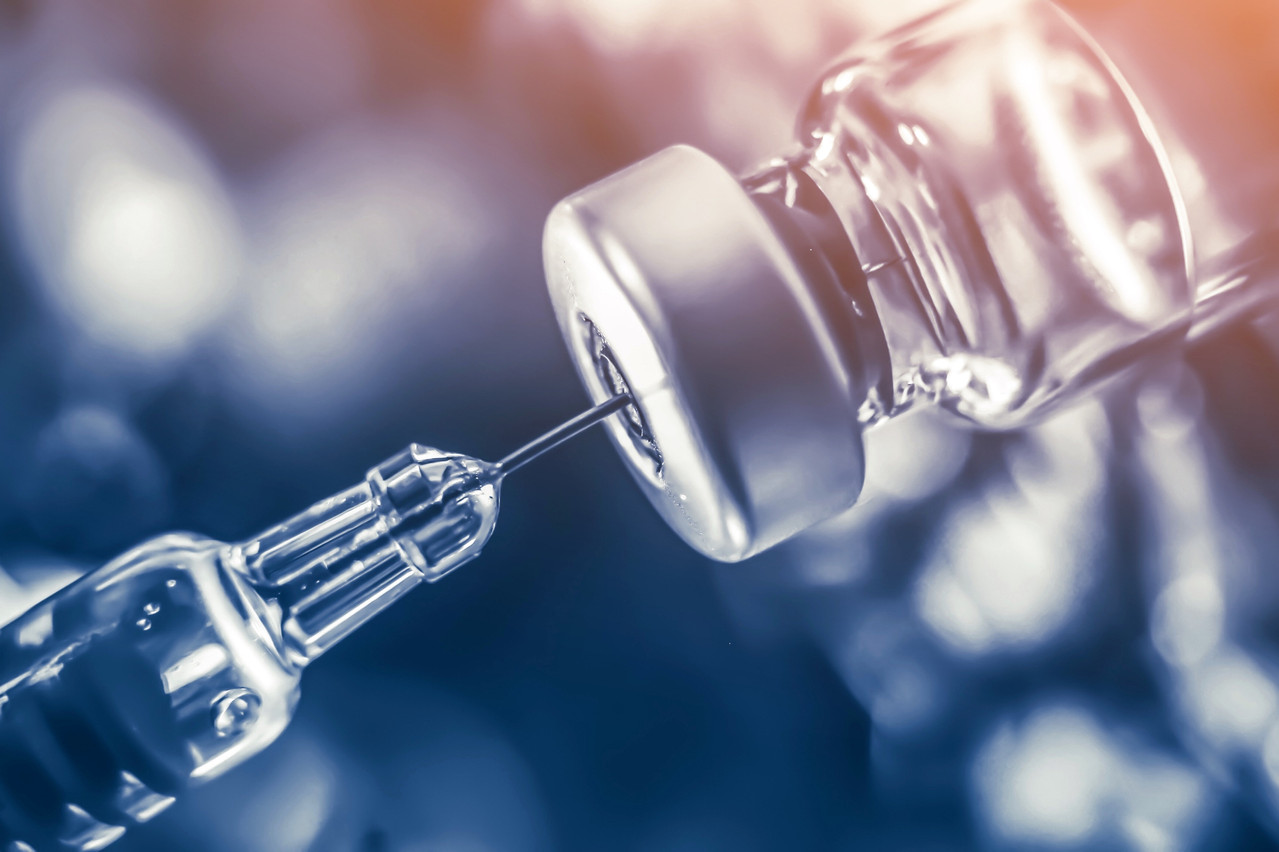 Faute de vaccin, les regards se portent sur la présence d’anticorps. Pour l’OMS, il est encore impossible de tirer des conclusions sur une possible immunité. (Photo: Shutterstock)