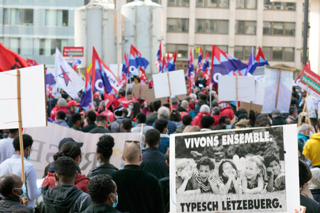 Le cortège a relié le Glacis à l’ancien Hôtel des Postes. (Photo: Matic Zorman / Maison Moderne)