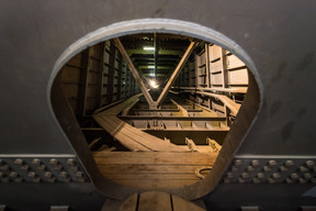 Pour circuler dans les entrailles du pont, on passe par des portes-écoutilles, comme dans un sous-marin. ((Photo: Nader Ghavami))