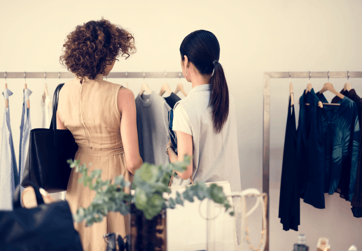 La mode encaisse plus difficilement la crise que les commerces liés aux loisirs ou au sport.  (Crédit: Envato)