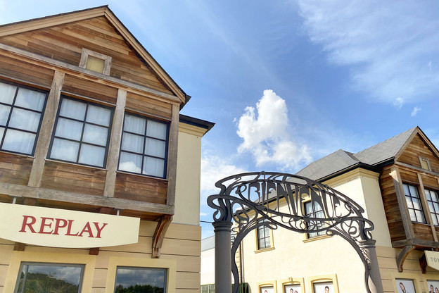 Ces destinations shopping doivent aujourd’hui jongler entre le respect des restrictions sanitaires, mais aussi celui des restrictions instaurées en matière de déplacements. (Photo: Sime Jadresin/McArthurGlen)