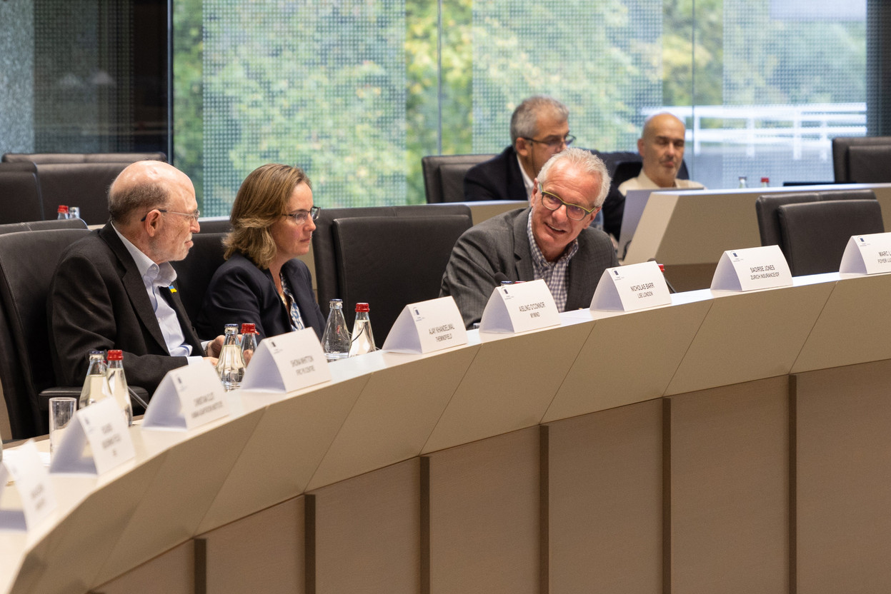 Delano attended the “Know Your Hazard” panel at the “Elements of Disaster” conference held at the European Investment Bank in Kirchberg on 26 October 2023. Pictured: Nicholas Barr (London School of Economics and Political Science), Saoirse Jones (Zurich Insurance Group) and Marc Lauer (Foyer Luxembourg).  Photo: Romain Gamba/Maison Moderne