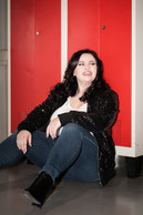 For fans of ‘Casual Friday’: jeans and a basic white T-shirt, Taniabel sequinned bomber jackets and Sinequanone ankle boots.  (Photo: Patricia Pitsch/Paperjam)