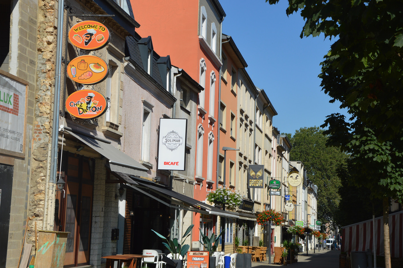 Rue du Brill offers a number of restaurants and everyday shops. Photo: Maëlle Hamma/Maison Moderne