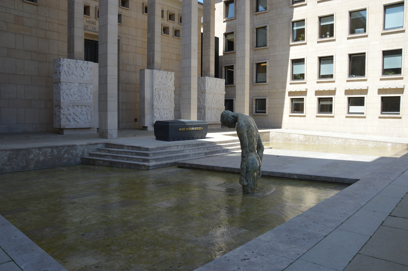 In front of the National Museum of Resistance and Human Rights, Bruce Clarke’s Atlas titan turns its back on the square.  Photo: Maëlle Hamma/Maison Moderne
