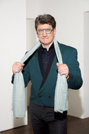 Outfit: Fursac cropped jacket and Figaret shirt. (Photo: Patricia Pitsch/Paperjam)