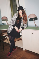 Assuming casual wear: zebra jacket, flowing Mango dress, Puma trainers and a hat for a bohemian touch. (Photo: Julian Pierrot / Paperjam)