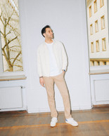 Afterwork: Autry trainers, Zara jacket and Uniqlo trousers; a no-fuss after-work look, but without any fashion faux pas. Paperjam: Julian Pierrot