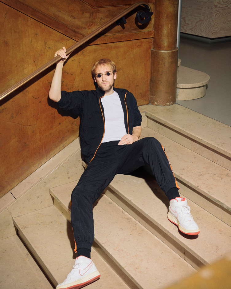 Relaxed yet dramatic: Alex Athletics set, Nike sneakers, and a larger-than-life attitude. Monsieur Chevalier never dresses halfway. Photo: Julian Pierrot/Paperjam