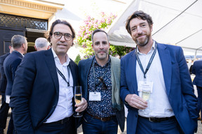 Gilles Gérard (Luxlait Expension), Guy Benzeno (Center Stage) and Vincent Manuel (Indosuez Wealth Management Luxembourg) at the CEOs- and Entrepreneurs-Only Cocktail organised by the Paperjam+Delano Business Club, 6 June 2024. Photo: Eva Krins/Maison Moderne