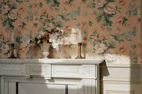 The antique hand-painted wallpaper has been reproduced identically. Photo: Amaury Laparra