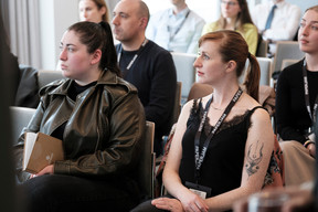 Charlotte Wallace (Anderson Wise) on the right. Jan Hanrion / PAPERJAM