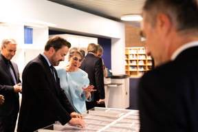 Xavier Bettel (Premier ministre) et Monique Kieffer (directrice de la BNL) ((Photo: Edouard Olszewski))