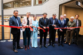 Claude Meisch (ministre de l’Éducation nationale, de l’Enfance et de la Jeunesse), Sam Tanson (ministre de la Culture), Monique Kieffer (directrice de la BNL), Xavier Bettel (Premier ministre), François Bausch (ministre de la Mobilité et des Travaux publics) et Fernand Etgen (président de la Chambre des députés) ((Photo: Edouard Olszewski))