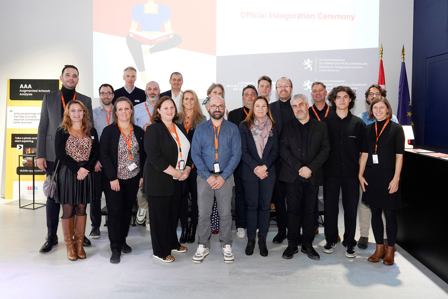 La ministre Stéphanie Obertin, l’équipe du LMDDC et les membres du conseil d’administration. (Photo: Olivier Minaire)